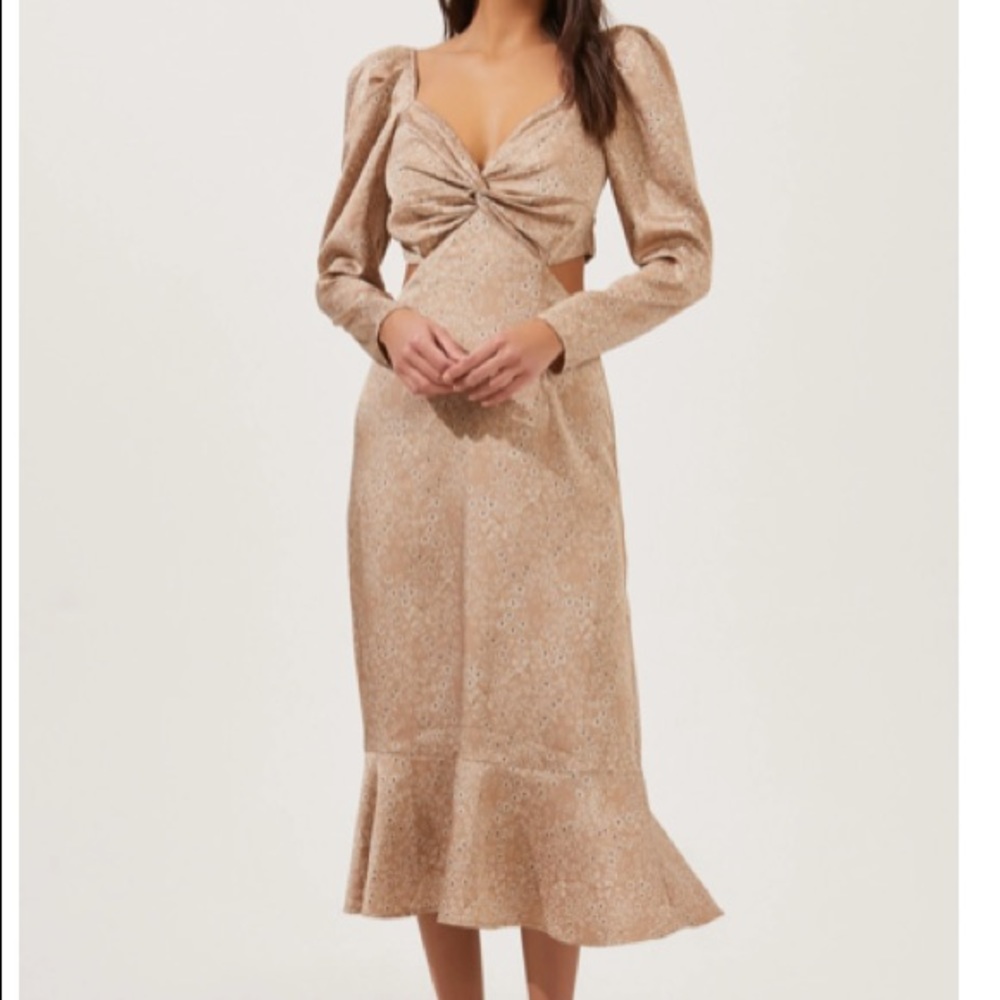 ASTR THE LABEL LAINIE TWIST FRONT SATIN FLORAL PUFF SLEEVE MIDI DRESS